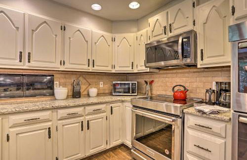 Charming Saylorsburg Retreat with Game Room and Patio! - Foto 11