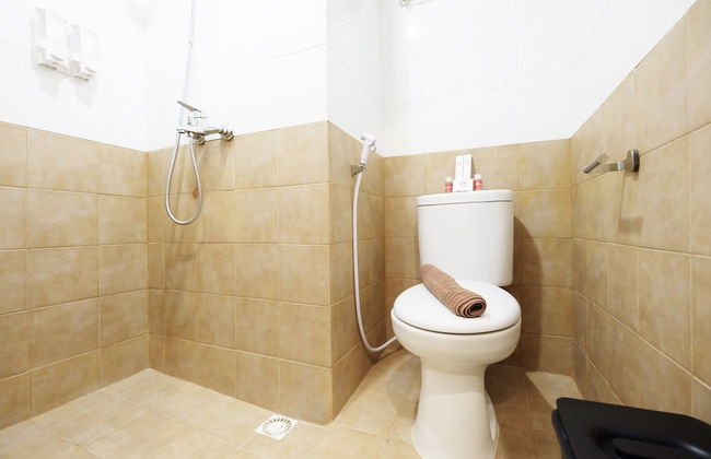 Clean And Tidy Green Pramuka Apartement - Foto 19