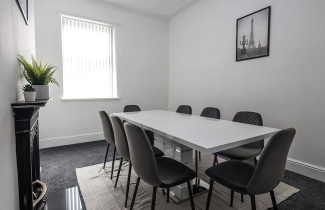 Spacious 4 Bed House in Birmingham, Suitable for Contractors - Photo 19