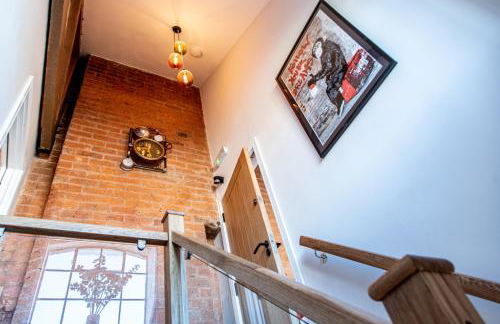 DJH Homes - Luxurious and chic 3BR Grade II Industrial House with log burner and electric blinds - JQ, Birmingham City - Foto 21