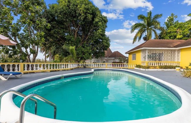 Yancey Largo Villa Perfect Jamaica Ironshore Getaway w Private Pool and Onsite Staff Services by RedAwning - Photo 56