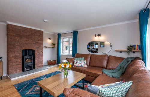 Corner House - Photo 3