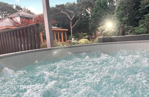 Mereside House Private Pool Retreat - Photo 3