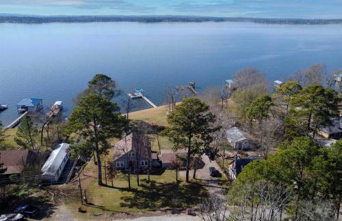 Lakefront House with Boat Dock, BBQ in Peaceful Flint - Foto 10