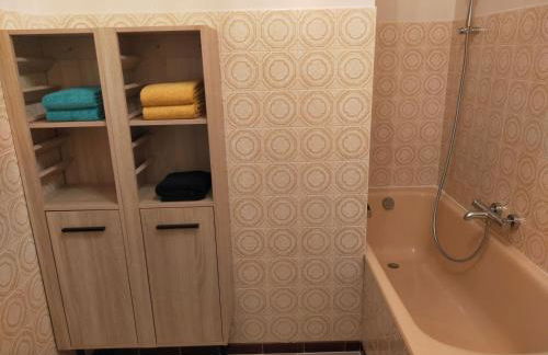 Chez Tata Malou - Maison avec jardin, cour fermée, proche toutes commodités - Foto 19