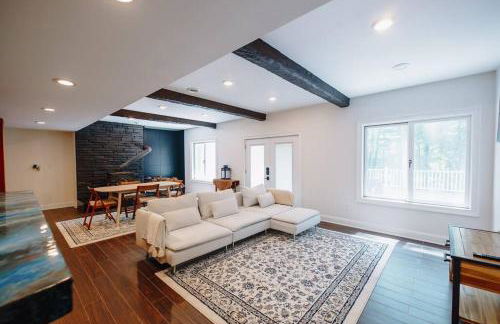 The Athena Hideaway - hottub, firepit, lake & racetrack - Foto 26