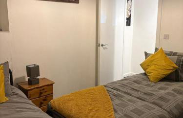 Charming 1BR Garden Retreat Near Downtown - Foto 4