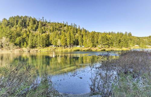 Riverfront Crescent City Home, 8 Mi to Beach! - Foto 26