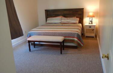 Upscale Moosehead lake Suite downtown Greenville - Foto 16