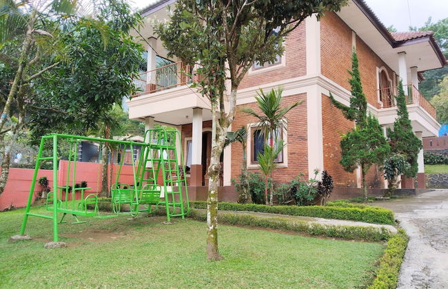 Villa Yustisia Curug 7 Cilember - Foto 69