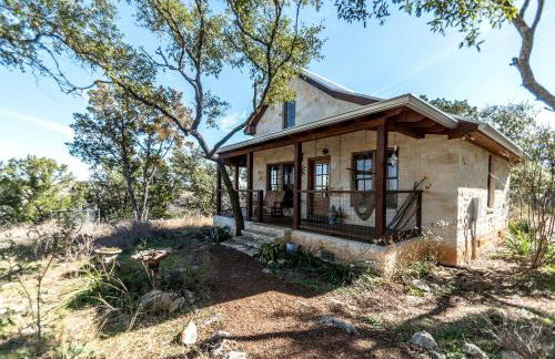 Lovely Cottage Retreat in Texas Hill Country with Cypress Creek Views near Hamilton Pool - Foto 7