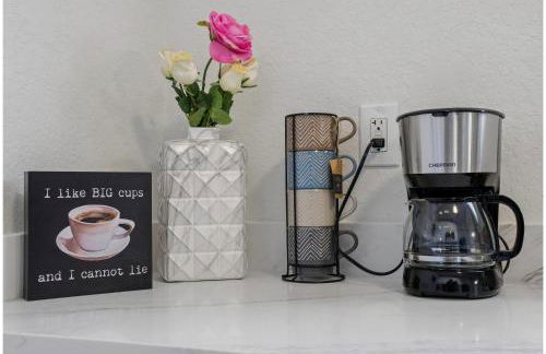 Stroll to the Dome: Sleek 1BR near Downtown - Foto 18