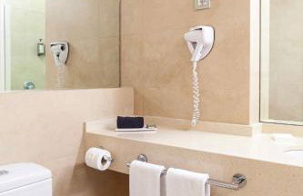 Suites Viena Plaza de España - Photo 32