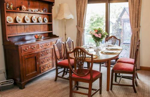 Court Farm - Photo 13