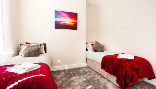 Contractor house, sleeps 7, close to restaurant's & bars, long stays available, Oveyo Accommodation - Foto 3