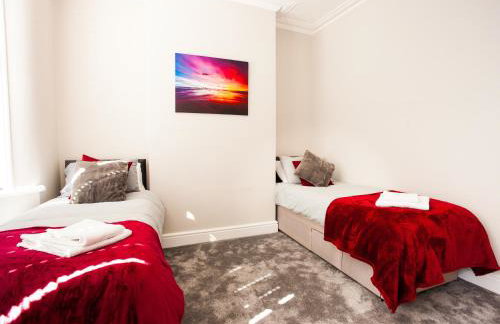 Contractor house, sleeps 7, close to restaurant's & bars, long stays available, Oveyo Accommodation - Foto 3