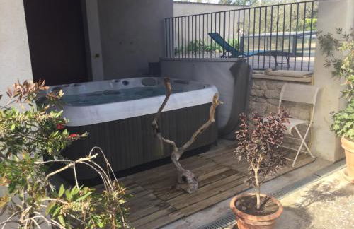 1 chambre 1 cuisine & salle d'eau privées avec piscine et jacuzzi - Foto 13