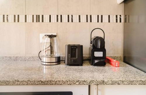 Chiado Gem Private Pool & Patio Retreat - Photo 23