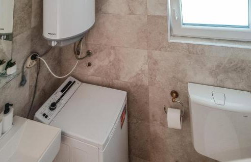 Nice Apartment In Gruda With Kitchen - Photo 13