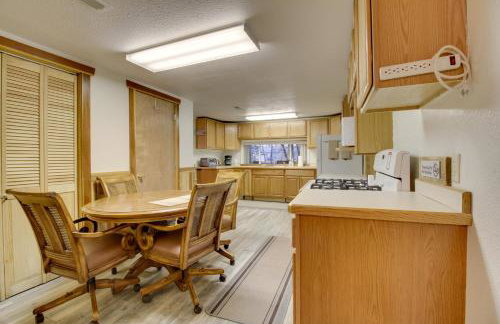 Cozy Augusta Cabin with Furnished Deck and Grill! - Foto 7