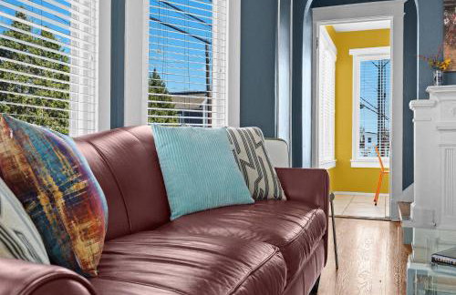 Cozy & Creative Top Unit in Lou's Arts District - Foto 14