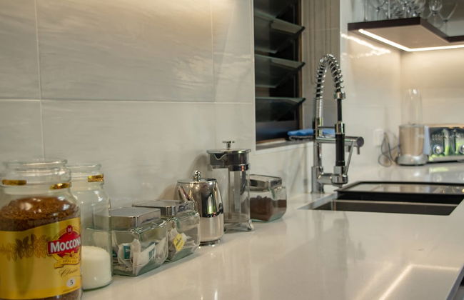 Tropical 3 Bedroom House, Pool plus 4th Bedroom Bungalow - Photo 18