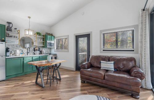 The Evergreen Treehouse with Winter Views - Foto 11