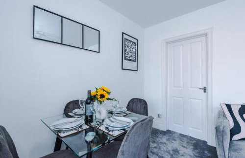 Comfortable & Spacious 3BR House near Coop Live Arena & Etihad Stadium with free Parking - New Management Since Jan '26 - Foto 4