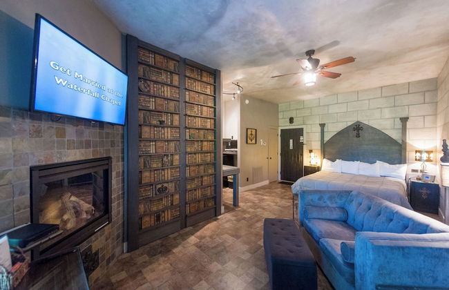 Eureka Springs Treehouses, Hobbit Caves & Castles - Photo 34