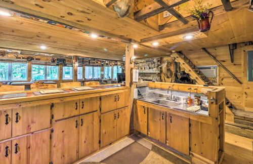 Secluded and Quiet Pocono Mountain Cabin with Hot Tub! - Foto 13