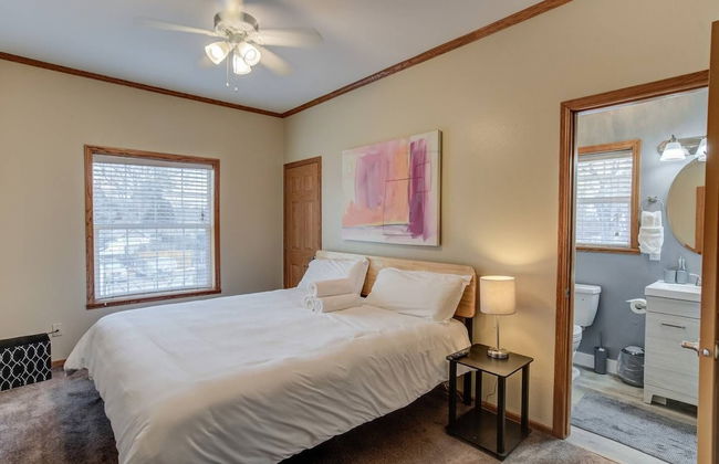 Pet-friendly 4 BR Family Stay Near Downtown - Foto 12