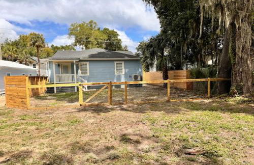 Newest Cottage Downtown. Pet Yes - Photo 45