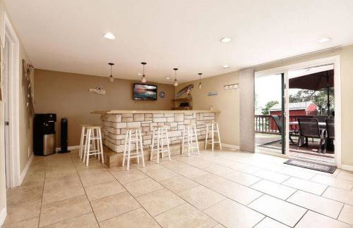 Chain O Lakes Nautical 4Bed 3Bath Waterfront with Bonus Room, Large Deck and Hot Tub - Foto 56