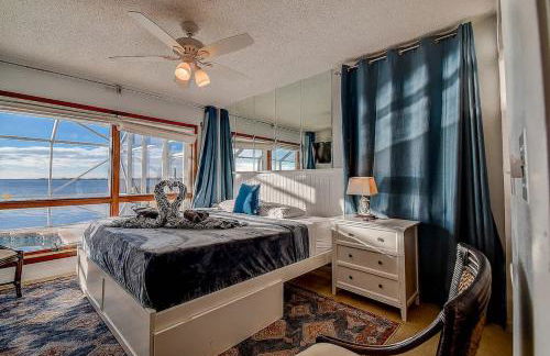 Family Waterfront 4BR Home Heated Pool Private Pier - Photo 27