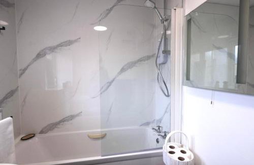 Stylish 2-Bed flat near IKEA & J9 M6 Free Parking - Foto 20