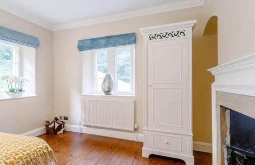 North Lodge - 17th Century Gate Cottage at Hassop Hall - Photo 11