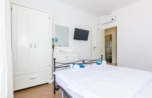 Beautiful Home In Gromaca With Wifi - Photo 44