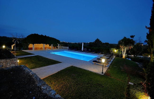 Exquisite Villa With Views - Photo 21