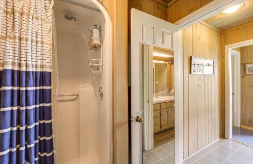 Close to Trails! Seven Devils Retreat with Hot Tub - Foto 19