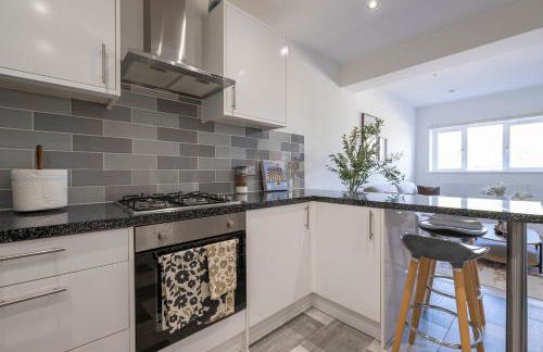 Designer 1BR I Work-From-Home Ready I Fast Wi-Fi - Foto 45