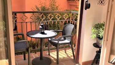 off line Deluxe 2 bedroom Golf Apartment Puerto Banus Marbella 12 Minutes Away by G00gIeMaps - Photo 5