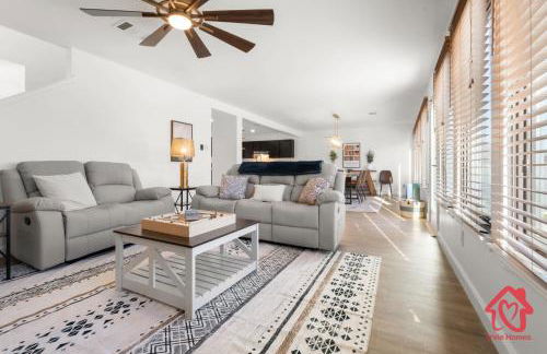 Georgian Oasis with Private Pool - An Irvie Home - Foto 53