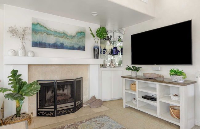 Shoreline Villa by Avantstay Steps to the Beach, Bay, & Pier! - Photo 10