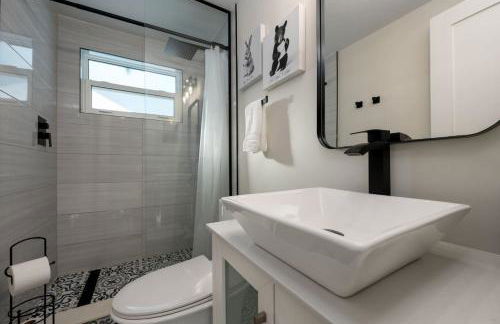 Luxe Family Friendly Retreat w Heated Pool Oasis - Foto 25