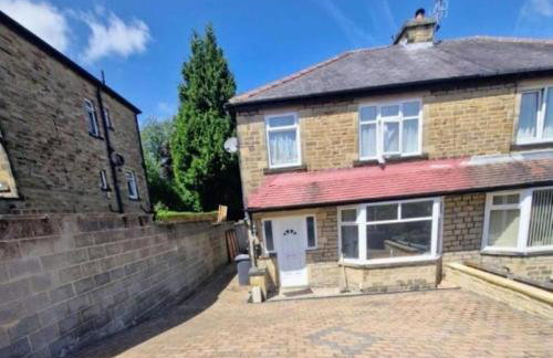3 Bed Semi, Bingley, BD16, Free Parking, Wi-Fi - Foto 10