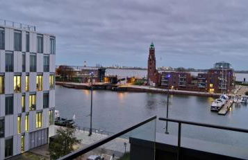 Homey Apartments Harbor Suite - Parking Two Bathrooms Netflix Sea view - Photo 25