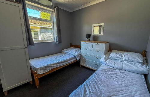 Homely Chalet On A Brilliant Holiday Park In Lowestoft Ref 12004B - Foto 13