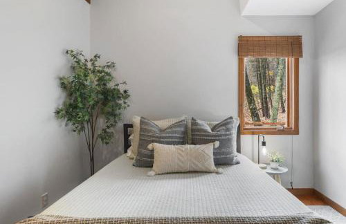 Dream Retreat with Hot Tub, FirePit, Grill and only 15 min to Downtown Chattanooga - Foto 14