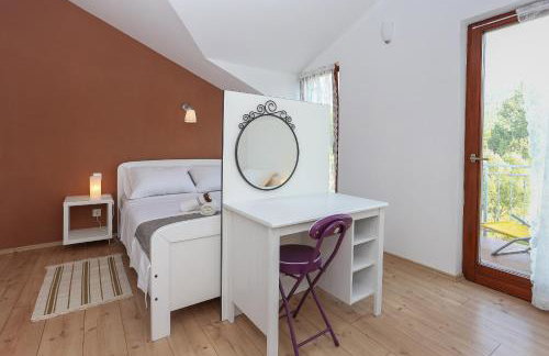 Waterfall House Getaway - Photo 13