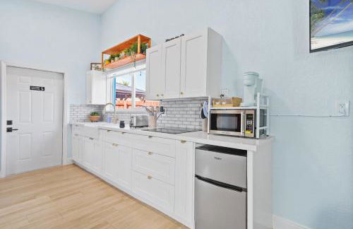 Private Retreat with Yard Near Hard Rock Stadium - Photo 8